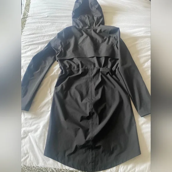Lululemon Womens Rain Rebel Waterproof Jacket - Black - Size 2 - Picture 2 of 4